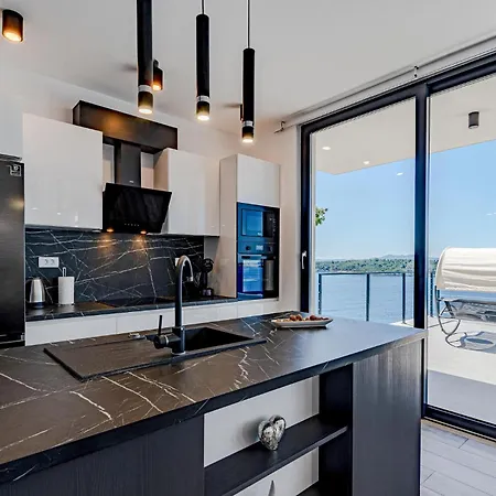 Cozy In With House Sea View