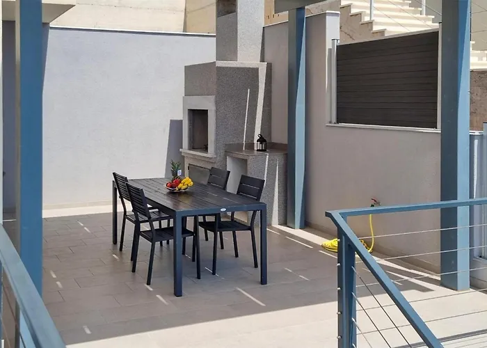 Cozy In With House Sea View בית נופש