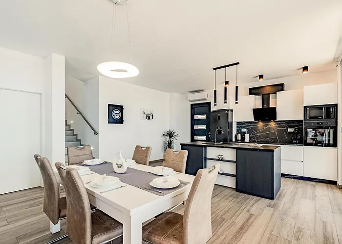 בית נופש Cozy In With House Sea View